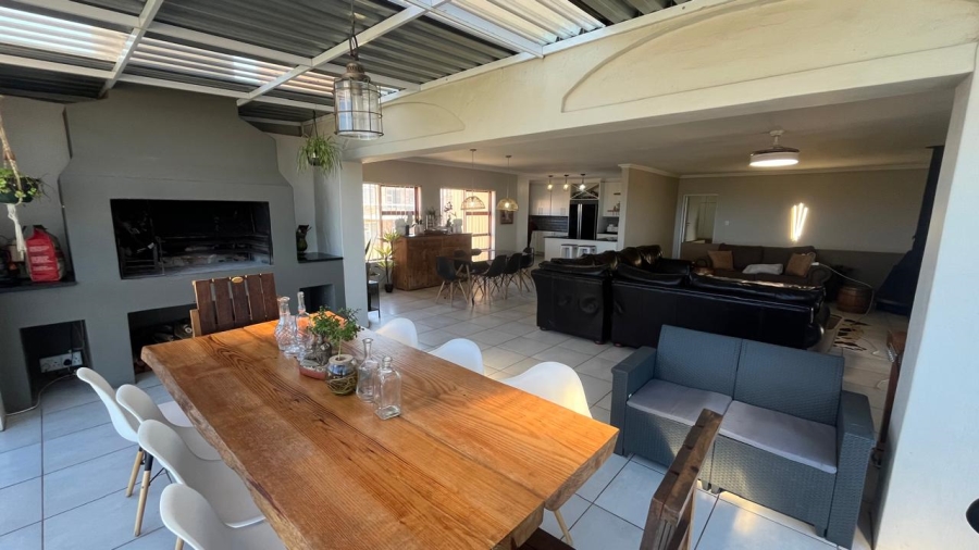 5 Bedroom Property for Sale in Wavecrest Eastern Cape